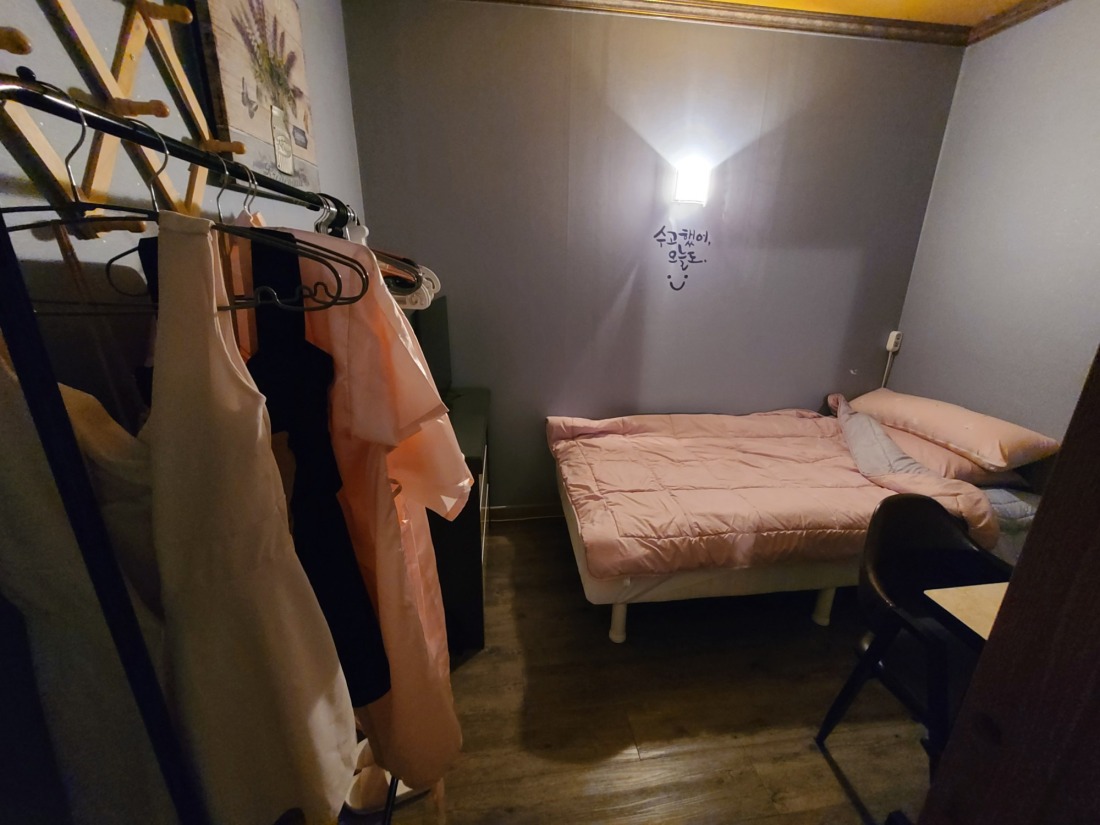 MoyaMoya스웨디시 최고대우 상주 및 알바쌤 구합니다 만근비 30만원 개인대기실 !! ️기다리구있어여 >_<